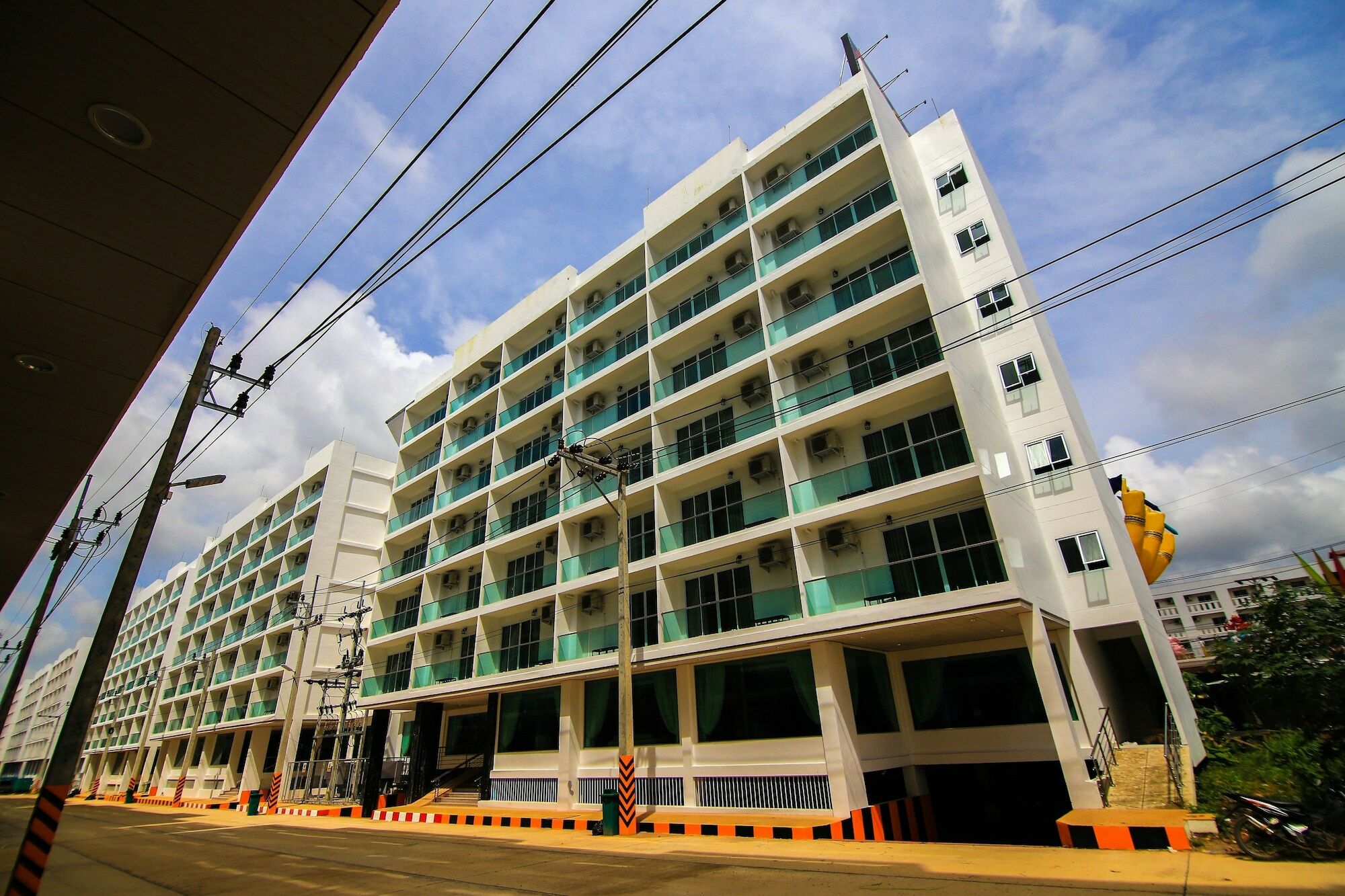 M Soho Danok Hotel Sadao Bagian luar foto